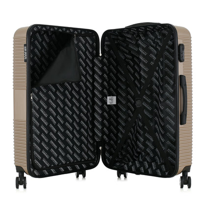 Grande valise beige ouverte
