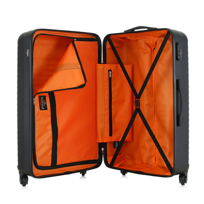 Grande valise noire ouverte
